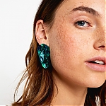 Urban_Outfitters_2821329.jpg